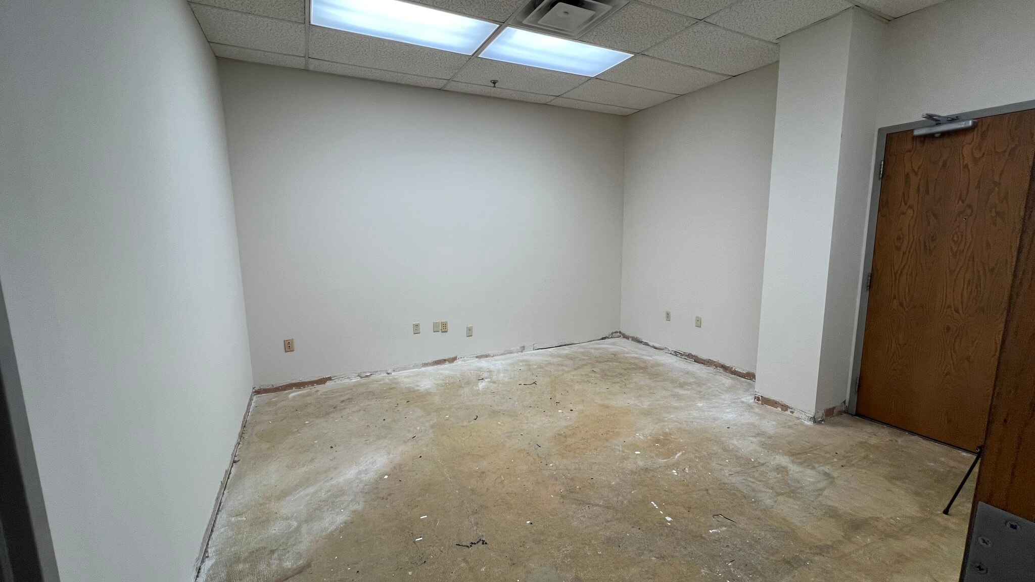 2402 Wildwood Ave, North Little Rock, AR for lease Building Photo- Image 1 of 5