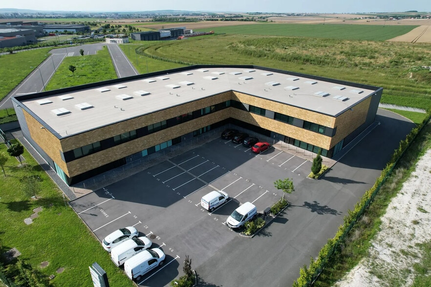 Industrial in Reims for lease - Building Photo - Image 1 of 6