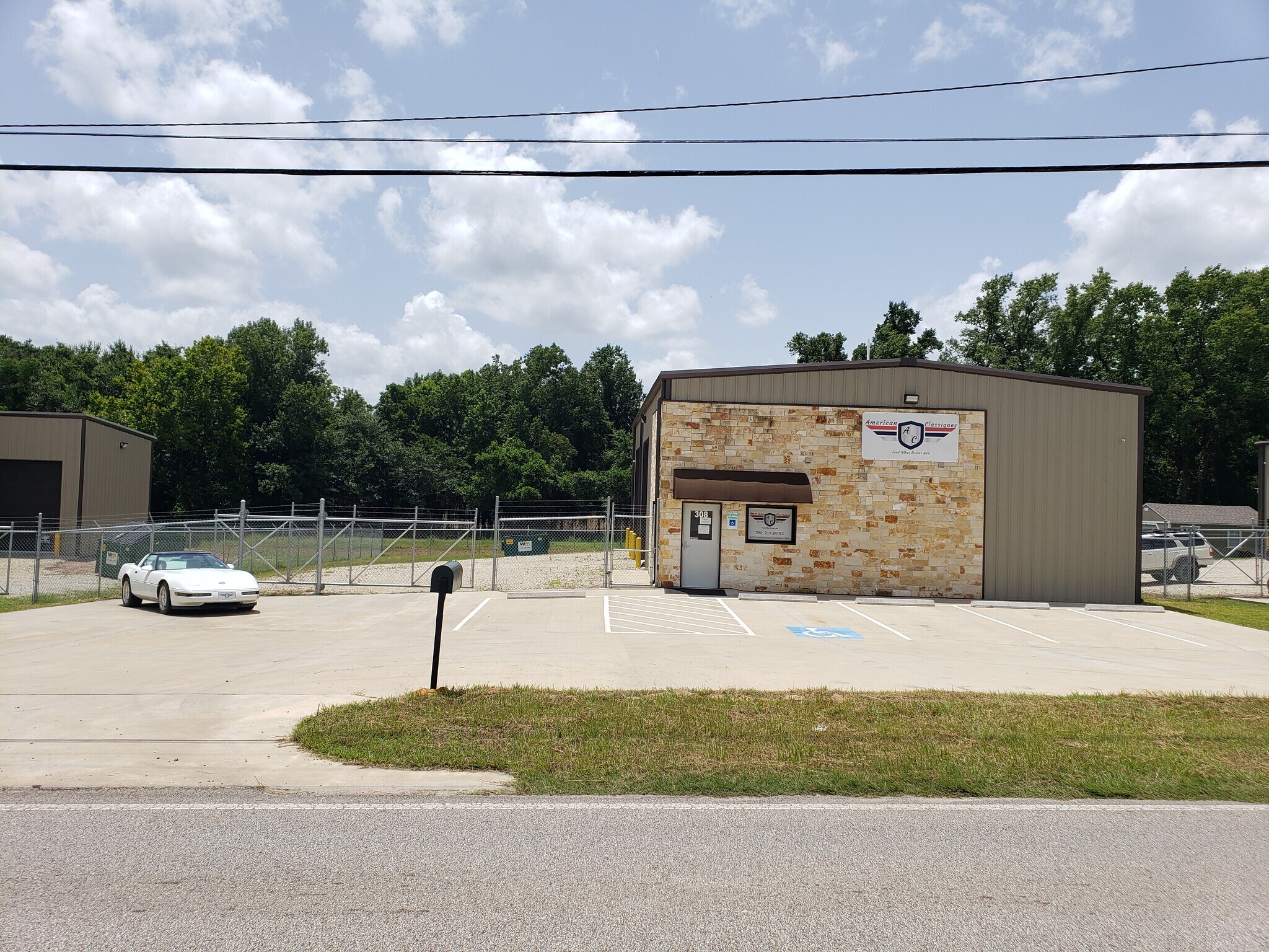 308 E Rogers Rd, Willis, TX for sale Primary Photo- Image 1 of 1