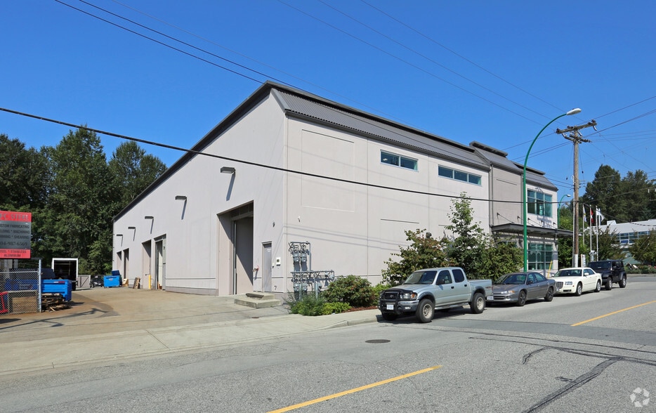 375 Lynn Ave, North Vancouver, BC for sale - Building Photo - Image 3 of 6