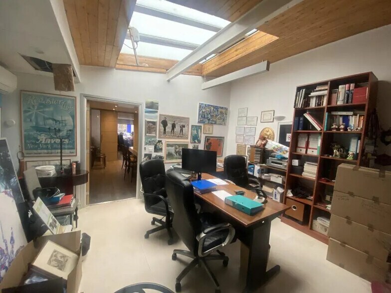 Office in Paris for lease - Building Photo - Image 3 of 7