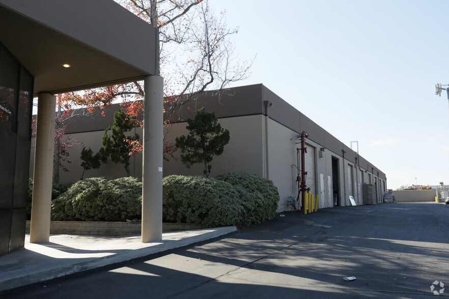 170 N Arrowhead Ave, Rialto, CA for lease - Building Photo - Image 2 of 23