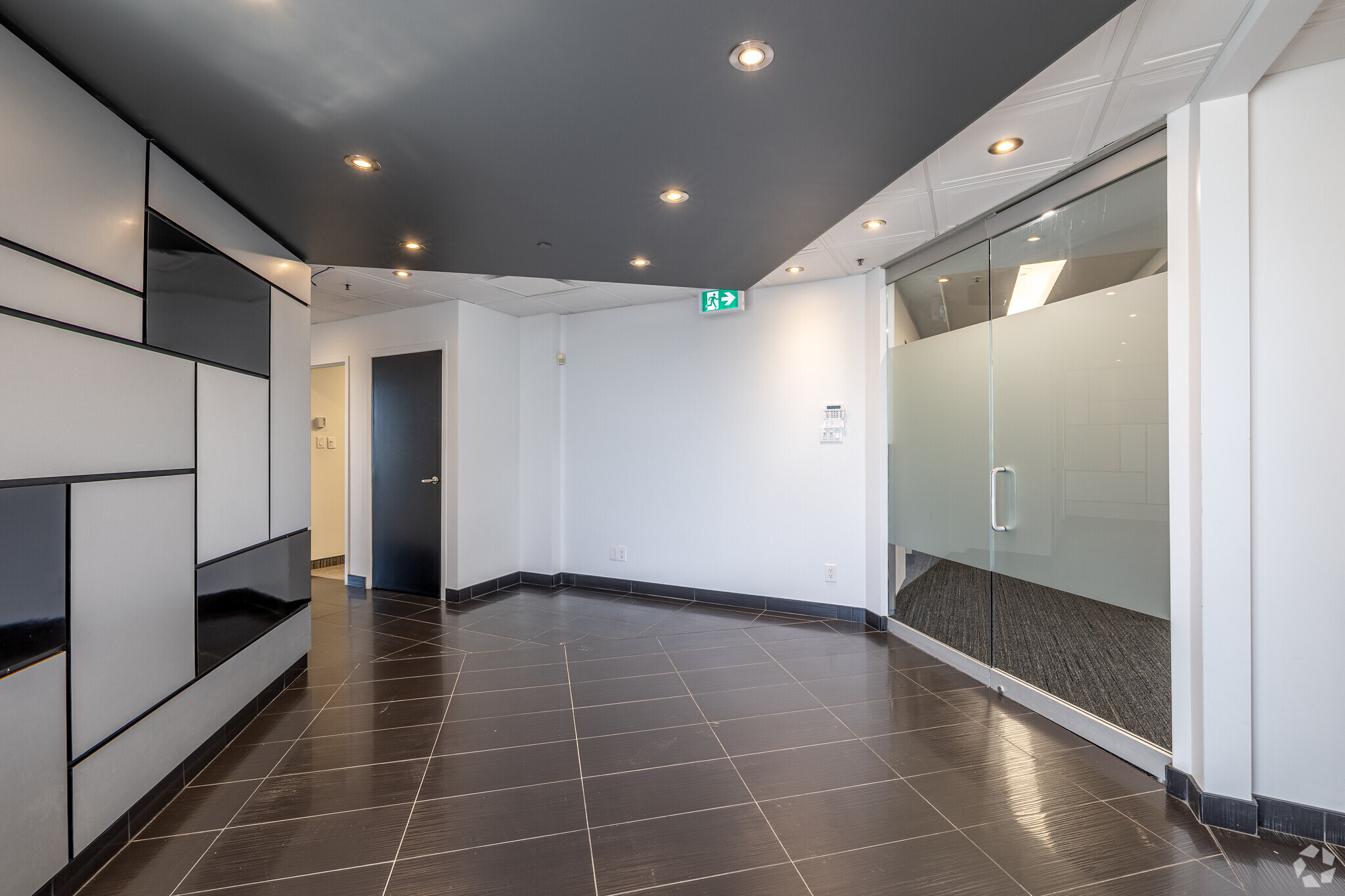 3030 Boul Le Carrefour, Laval, QC for lease Interior Photo- Image 1 of 9