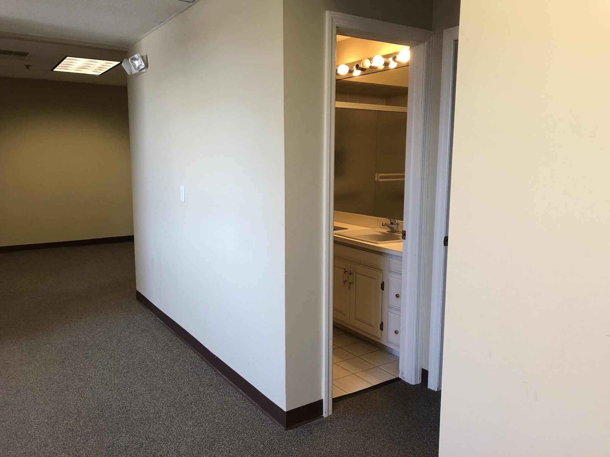 29 Evans Pl, Pompton Plains, NJ for lease Other- Image 1 of 21