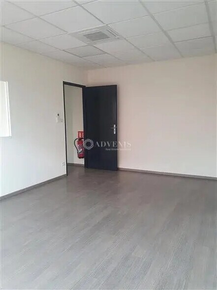 Flex in Fléville-devant-Nancy for lease - Interior Photo - Image 3 of 4