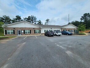 1047 Summit Grove Dr, Watkinsville, GA for lease Interior Photo- Image 2 of 17