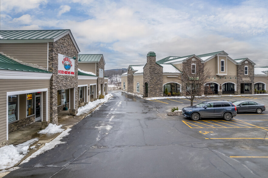 George's Field Shopping Center, Brattleboro 05301  - Drive Through Restaurant