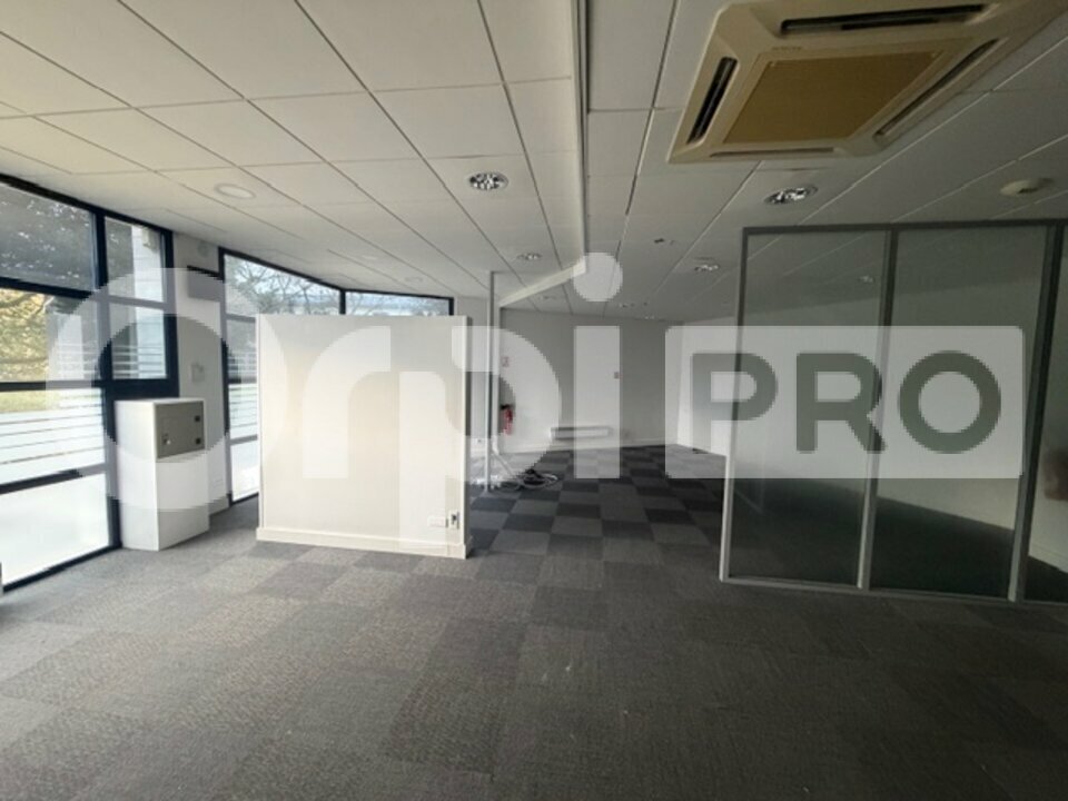 Office in La Rochelle for lease Interior Photo- Image 1 of 4