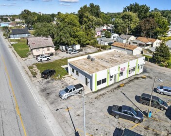 Retail/ Redevelopment N 30th Package portfolio of 2 properties for sale on LoopNet.com - Building Photo - Image 2 of 7