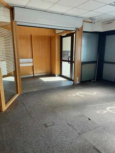 Retail in Caudan for lease - Interior Photo - Image 3 of 6