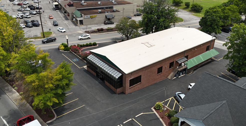 437 E Main St, Gallatin, TN for lease - Building Photo - Image 1 of 6