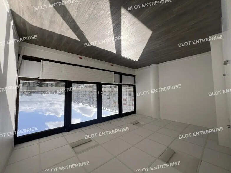 Office in Rennes for lease - Building Photo - Image 2 of 10