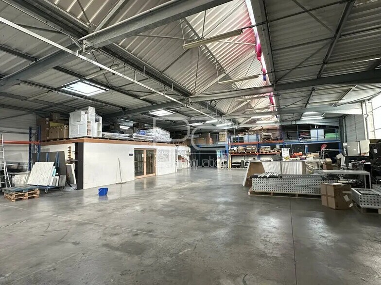 Flex in Pompey for lease - Interior Photo - Image 2 of 13