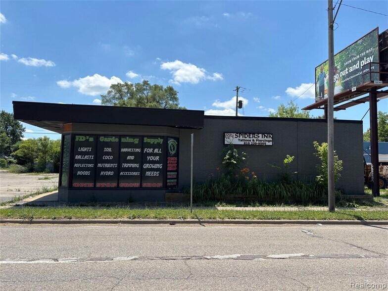3430 Davison Rd, Flint, MI for sale - Building Photo - Image 2 of 11