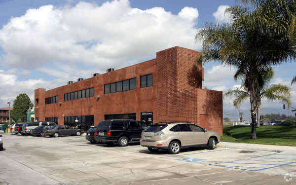 1850 S Waterman Ave, San Bernardino, CA for lease - Building Photo - Image 2 of 9