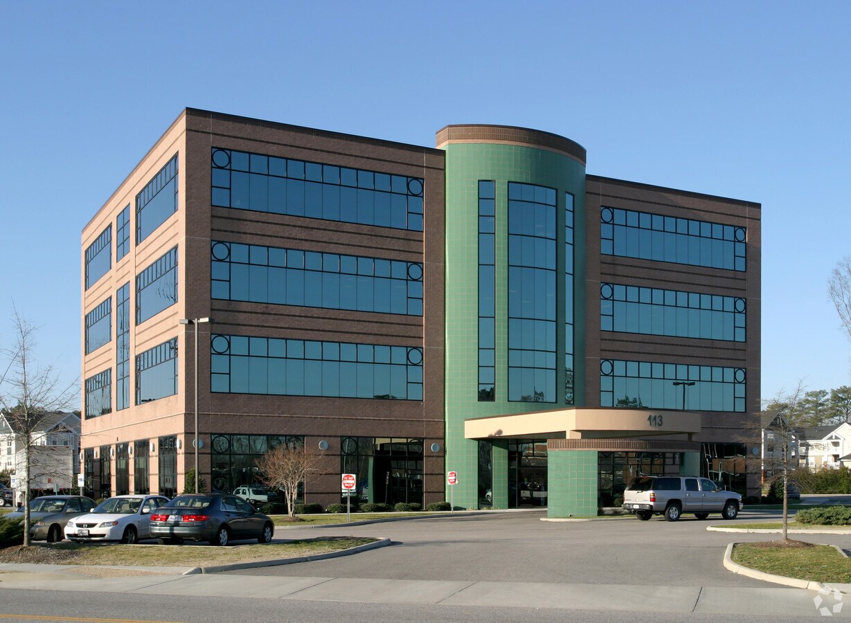 113 Gainsborough Sq, Chesapeake, VA 23320