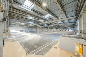 Industrial in Allonne for lease Interior Photo- Image 1 of 6