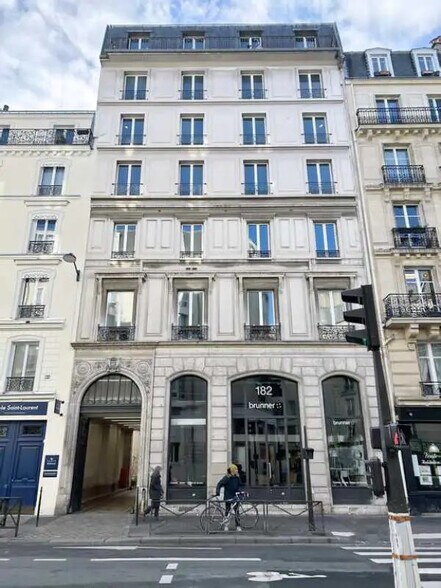 Office in Paris for lease - Building Photo - Image 1 of 7