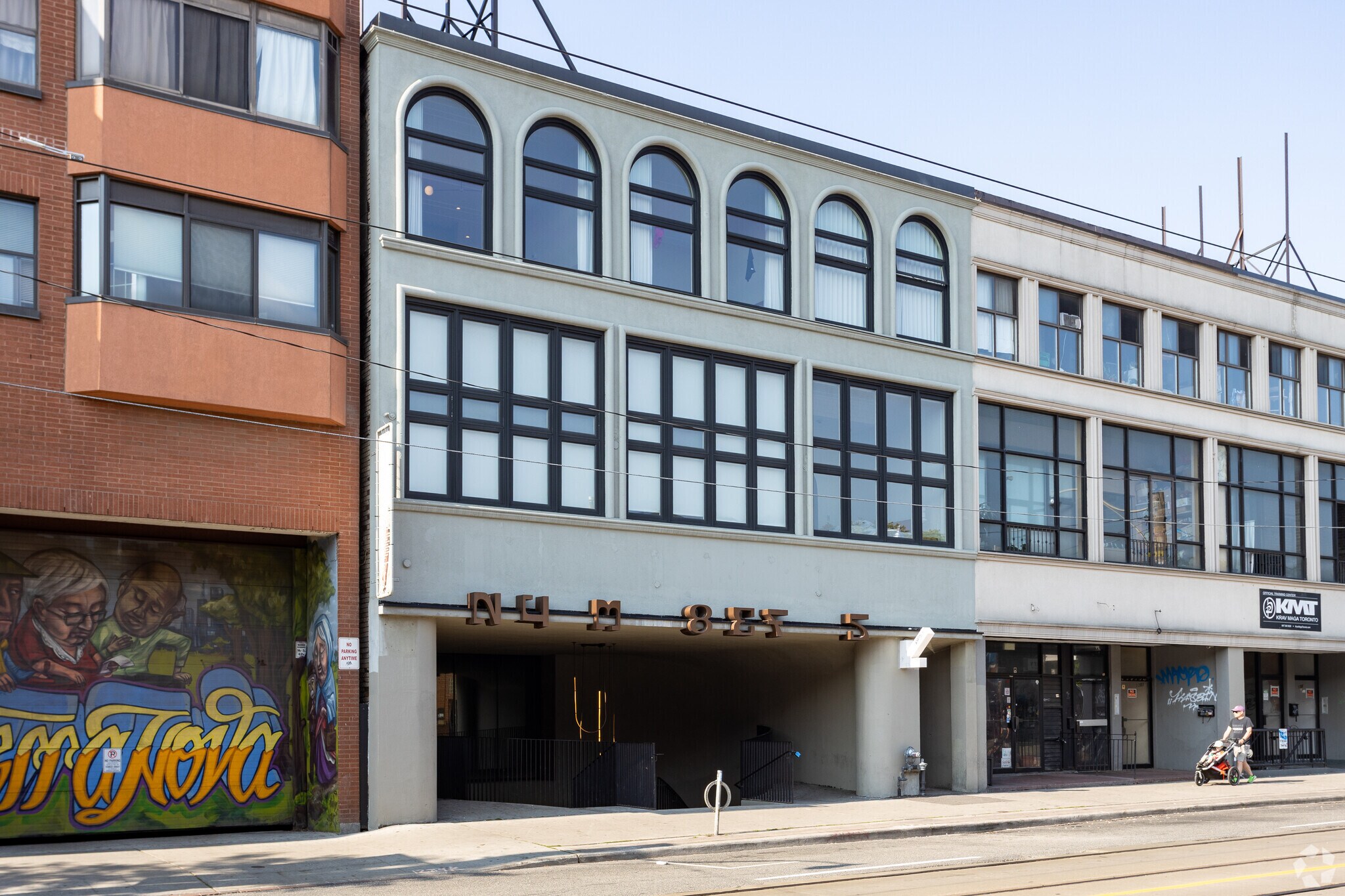 1305 Dundas St W, Toronto, ON for lease Building Photo- Image 1 of 10