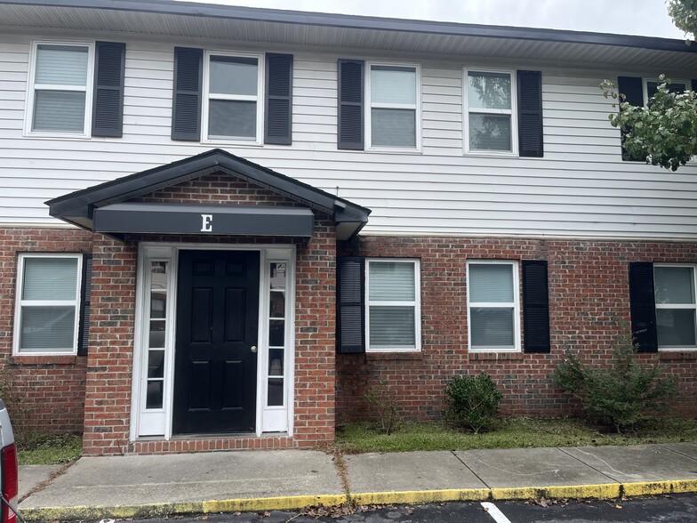 16 unit portfolio of 4 properties for sale on LoopNet.com - Building Photo - Image 3 of 9