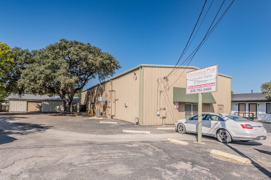 1613 Water St, Kerrville, TX 78028