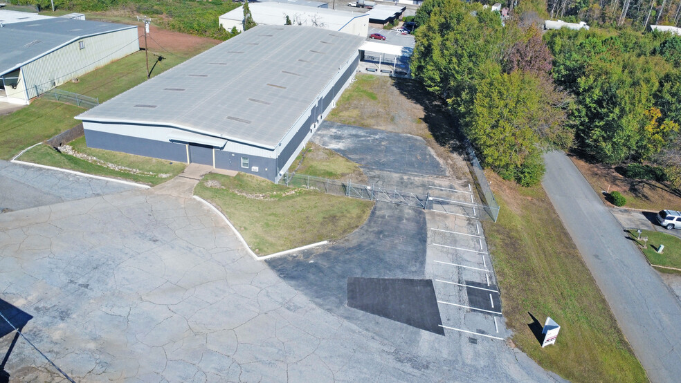 215 Northeast Dr, Spartanburg, SC for lease - Building Photo - Image 2 of 10