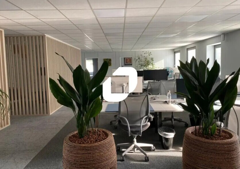 45 1 Avenue De Flandre, Wasquehal for lease - Interior Photo - Image 1 of 7