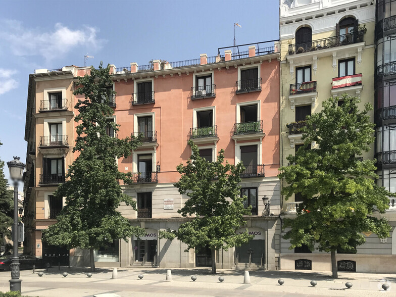 Retail in Madrid, Madrid for lease - Primary Photo - Image 1 of 2