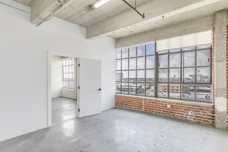 1013 S Los Angeles St, Los Angeles, CA for lease - Interior Photo - Image 2 of 43