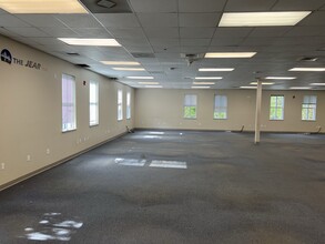 550 Long Point Rd, Mount Pleasant, SC for lease Interior Photo- Image 1 of 7