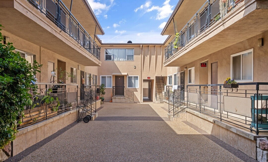 3827 Tilden Ave, Culver City, CA 90232