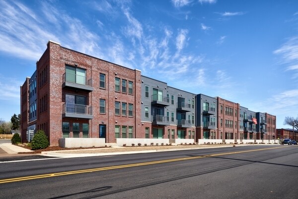 2500 9th Ave SW, Huntsville, AL for lease - Building Photo - Image 1 of 6