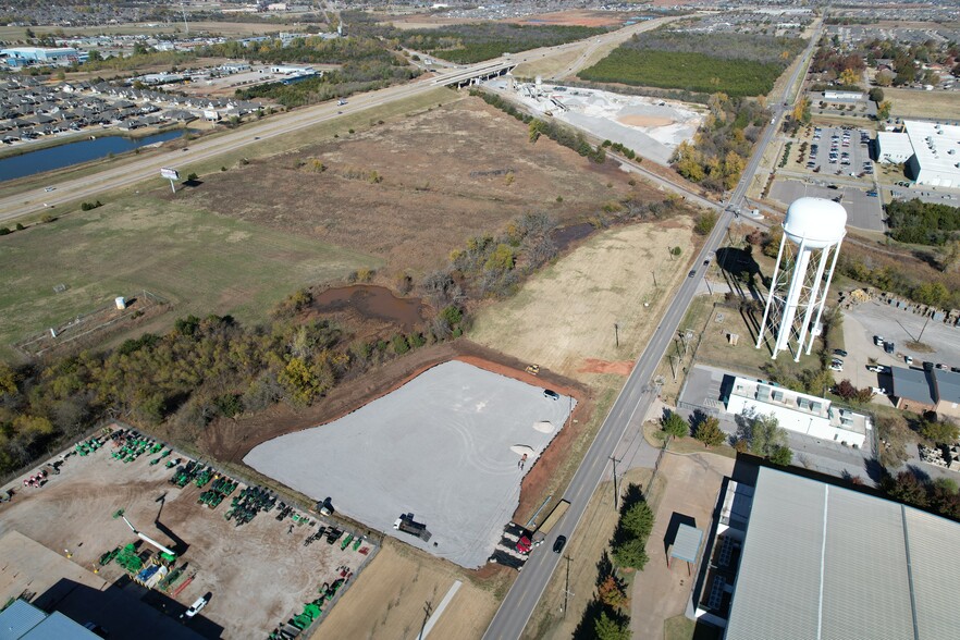 801 N Sara Rd, Yukon, OK for sale - Building Photo - Image 2 of 5