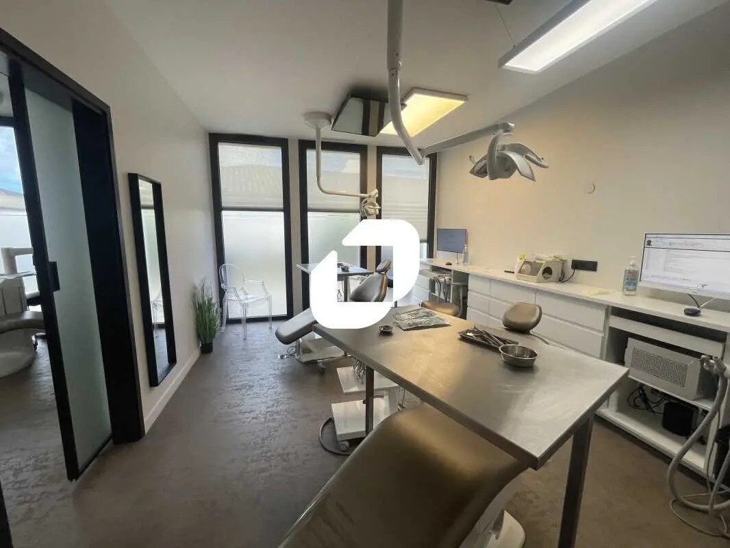 Retail in Gujan-Mestras for sale Interior Photo- Image 1 of 7