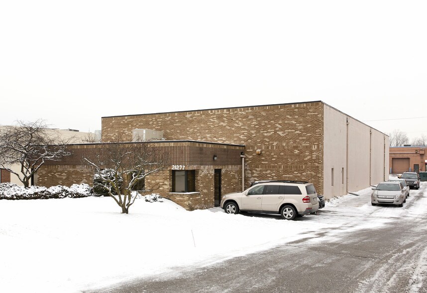 21277 Bridge St, Southfield, MI for sale - Building Photo - Image 1 of 1