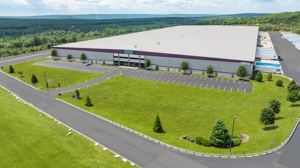 63 Green Mountain Rd, Hazleton, PA for lease - Building Photo - Image 3 of 10