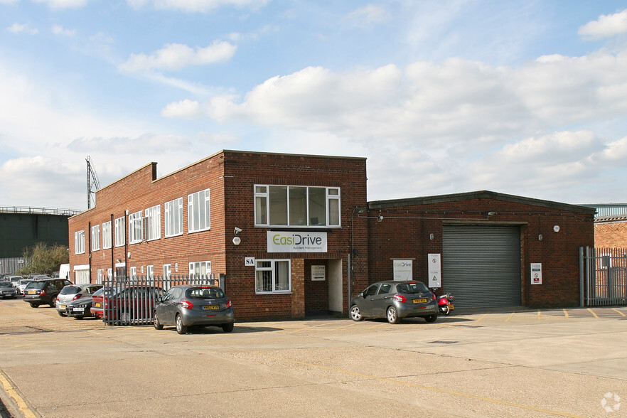 4 Bilton Rd, Hitchin for lease - Primary Photo - Image 1 of 4