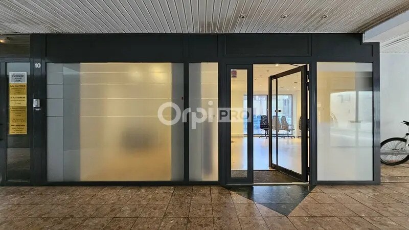 Retail in Colmar for lease - Lobby - Image 2 of 7