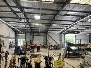 Flex in Aix-en-Provence for lease Interior Photo- Image 1 of 8