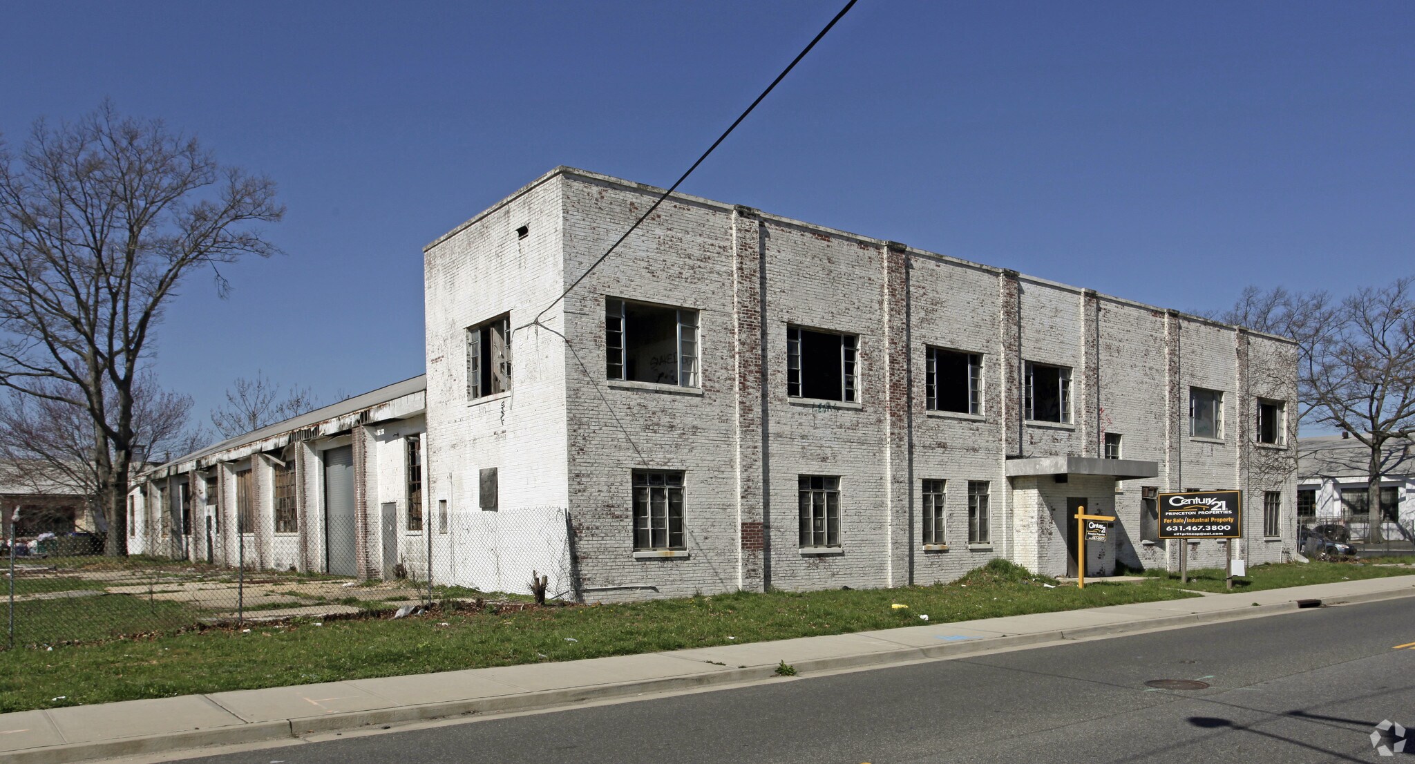 1305 S Strong Ave, Copiague, NY for sale Primary Photo- Image 1 of 1