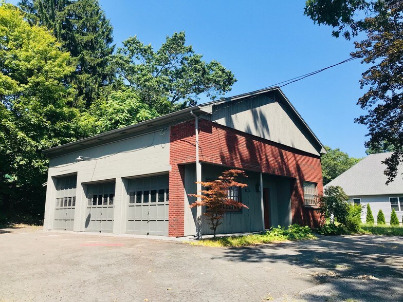1016 Springfield St, Feeding Hills, MA for sale - Building Photo - Image 1 of 1