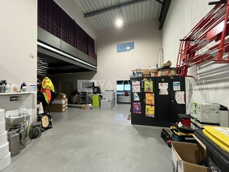 Flex in Gleizé for lease - Building Photo - Image 2 of 10