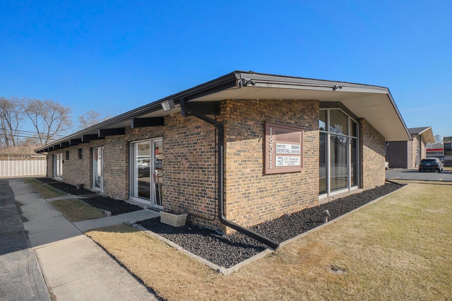 18511 Torrence, Lansing, IL for sale - Building Photo - Image 2 of 26