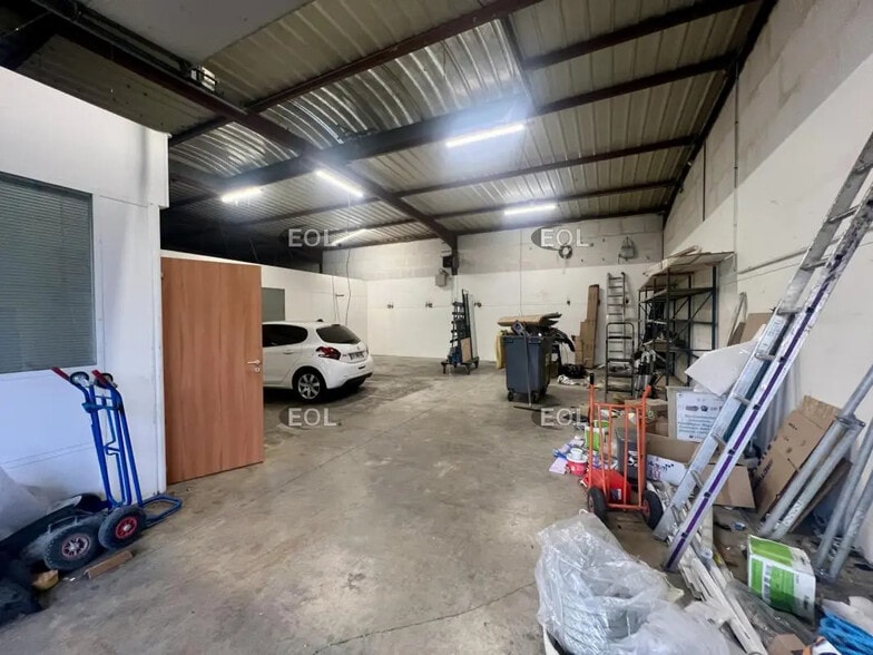 Flex in Le Blanc-Mesnil for lease - Interior Photo - Image 3 of 4