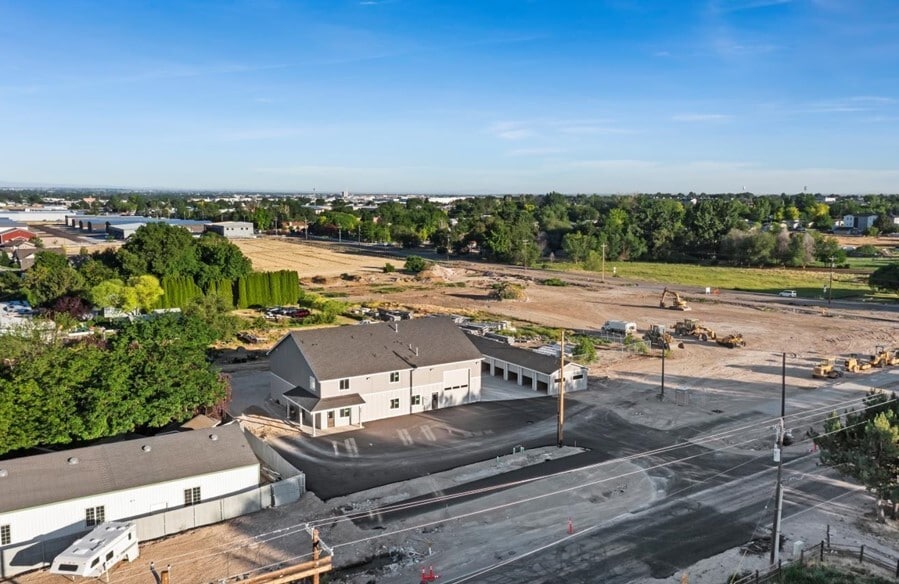 225 N Happy Valley Rd, Nampa, ID for lease - Building Photo - Image 2 of 32