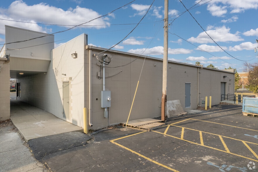 4558 Monroe St, Toledo, OH for lease - Building Photo - Image 3 of 5