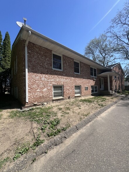 1426 Frost Ave E, Maplewood, MN for sale - Building Photo - Image 2 of 13