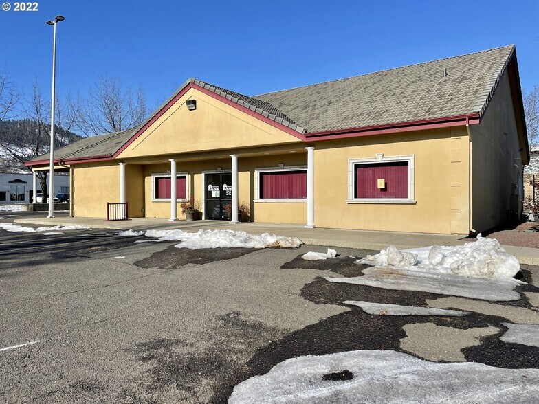 904 Adams Ave, La Grande, OR for sale - Primary Photo - Image 1 of 1