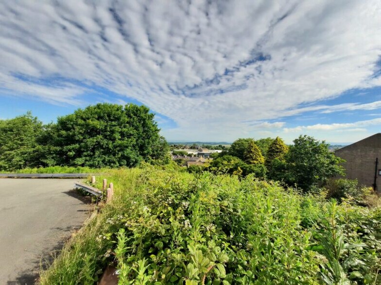 4 Malham View Close, Barnoldswick for sale - Primary Photo - Image 1 of 6