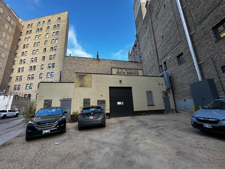 189 Bannatyne Av, Winnipeg, MB for sale - Building Photo - Image 3 of 23